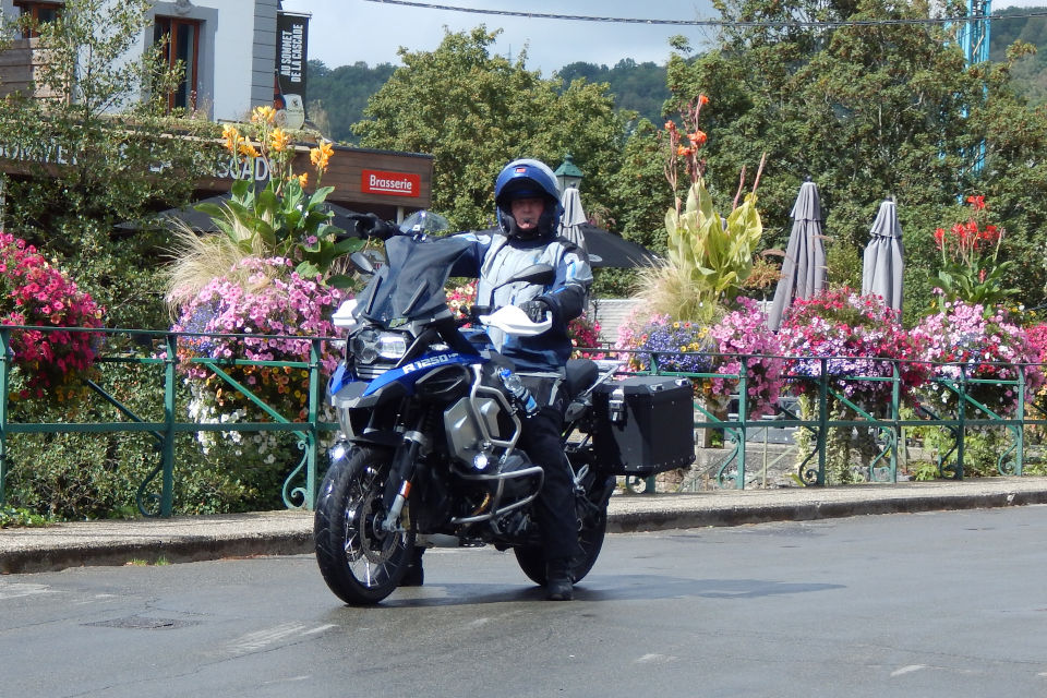 Motorrijbewijspoint Zaltbommel examengarantie AVB en AVD